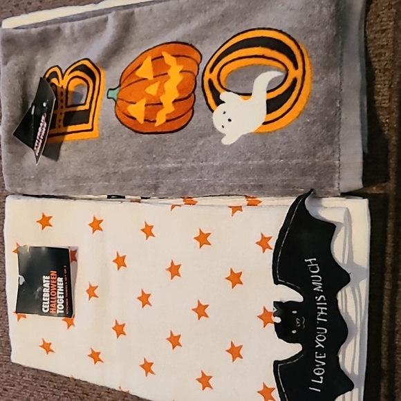 CELEBRATE TOGETHER KOHLS Other - BUNDLE OF 4 HALLOWEEN HAND TOWELS